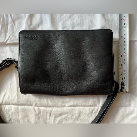 Derek Alexander Bristol medium crossbody in black leather - Picture 3 of 13